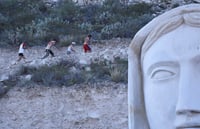 Lamentan corredores caída de la Virgen del Desierto en Gómez Palacio