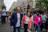 Kamala Harris se suma a una marcha por el orgullo LGBTQ en Washington