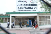 Cerca de 400 empleados de bares y cantinas en Torreón esperan por tarjetas de salud