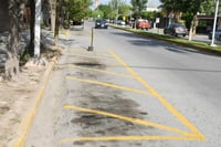 Sin derechos, estacionamientos 'exclusivos' alrededor del IMSS en Torreón Jardín