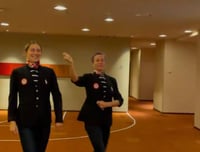 Megan Rapinoe y Abby Dahlkemper hacen su propia ceremonia de inauguración de Tokio 2020