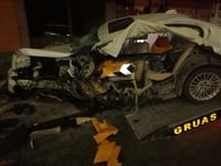 Joven en estado de ebriedad en Torreón destroza su auto de lujo y queda ilesa
