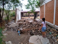 Lluvia deja daños severos en primaria de la colonia Compresora en Torreón