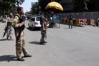 Talibanes asedian capital de Afganistán a la espera de transición pacífica del Gobierno