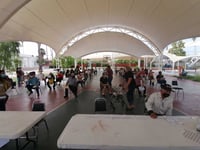 Decenas de adultos mayores en Gómez Palacio acuden a registrarse a pensión