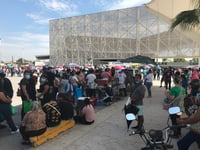 Cientos de jóvenes y adultos abarrotan puntos de vacunación antiCOVID en Gómez Palacio