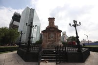 Gutiérrez Müller expresa complacencia por el retiro de la escultura de Cristóbal Colón