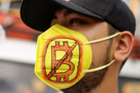 La caída del precio del bitcoin marca su puesta en marcha en El Salvador