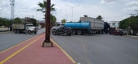 Bloquean Transportistas Bulevar Miguel Alemán y Bulevar J. Agustín Castro en Lerdo