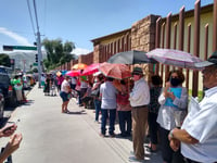 Gobierno federal atribuye caos en entrega de pensión en Torreón a error administrativo