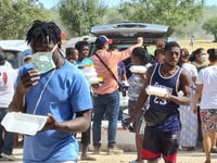 Organizaciones internacionales ayudan a migrantes haitianos en Acuña