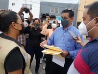 Bienestar niega vacunar contra el COVID-19 a hijas de médico amparado en Gómez Palacio
