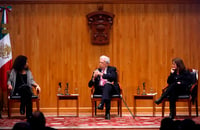 'Vargas Llosa moderó su discurso en última visita a México', considera AMLO