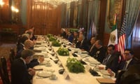 AMLO desayuna con funcionarios de EUA en Palacio Nacional