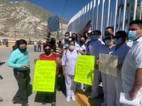 Ex trabajadores del Hospital General de Gómez Palacio piden solución a AMLO
