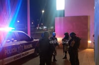 Con 2 armas de fuego localizan muerto a guardia en motel de Gómez Palacio