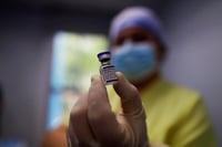 Pfizer afirma que la tercera dosis de su vacuna ofrece una protección del 95.6%