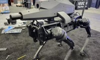 Ghost Robotics diseña un perro robot que incluye un rifle de precisión