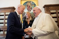 El papa Francisco bendice al presidente Joe Biden como 'buen católico'; hablan de clima y migración