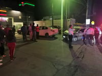 Conductor ebrio choca contra tres autos estacionados en Torreón