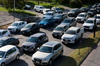 Venta de autos nuevos 'frenó' 9% en octubre por falta de inventario