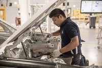 La producción automotriz cae 26 % en México