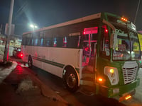 Autobús de pasajeros arrolla a menor de edad en gasolinera de Torreón