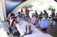 Anuncian en Torreón fechas para pagar pensión a adultos mayores que cobran por holograma