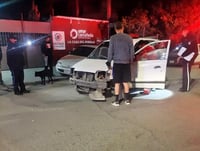 Automovilista choca con vehículos estacionados en Gómez Palacio y termina lesionado
