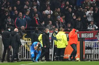 Dimitri Payet fue golpeado en la cabeza con una botella de agua durante partido en Francia