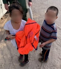 Patrulla Fronteriza rescata a dos niños abandonados por pollero en Texas