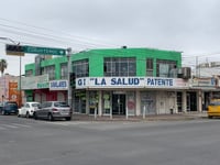 Delincuente armado asalta farmacia en Torreón