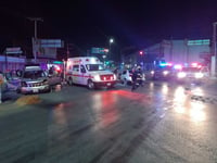 Aparatosa colisión en Gómez Palacio deja dos lesionados