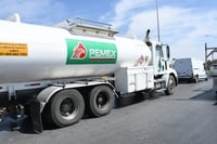 Pemex se asigna contrato por 37.7 mil mdp para pipas