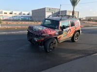 Vehículo todo terreno se impacta contra poste en Torreón y conductora resulta lesionada