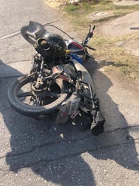 Motociclista termina con fractura tras choque en Torreón