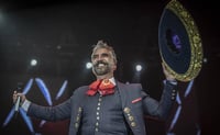Alejandro Fernández dedica concierto a la salud de su padre esperando 'un milagro'