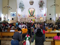 Miles de fieles acuden a visitar a la Virgen de Guadalupe en Torreón