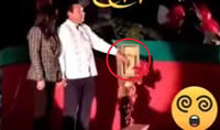 VIDEO: Alcalde de Matamoros se 'electrocuta' al encender el pino navideño