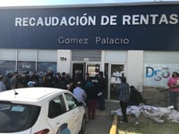 Trabajadores de Recaudación de Rentas en Gómez Palacio exigen con paro el pago de aguinaldo