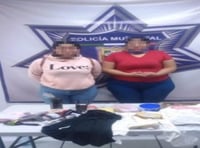 Par de hermanas detenidas por robo en Gómez Palacio