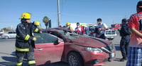 Sacerdote ebrio vuelca su vehículo en carretera a Gómez Palacio