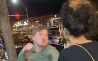 Hombre golpea a mujer afroamericana en la cara tras gritarle insultos racistas en plena calle