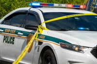 Tiroteo en escuela de Miami-Dade deja dos heridos y dos sospechosos detenidos