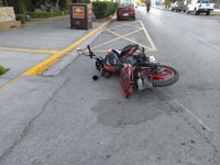 Motociclista embiste a hombre en triciclo en Gómez Palacio