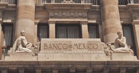 Banxico confirma dichos de AMLO y sube la principal tasa de interés a 6.5%