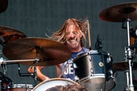 ¿Quién fue Taylor Hawkins, baterista de Foo Fighters, fallecido en Colombia?