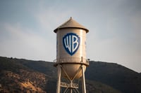 Warner Bros. Discovery comienza a cotizar en mercado de valores