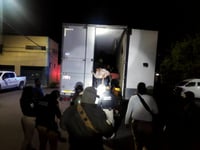 Otros 92 migrantes son rescatados de un tráiler en la carretera Saltillo-Torreón
