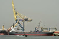Puerto petrolero libio reanuda operaciones y da tregua al bloqueo